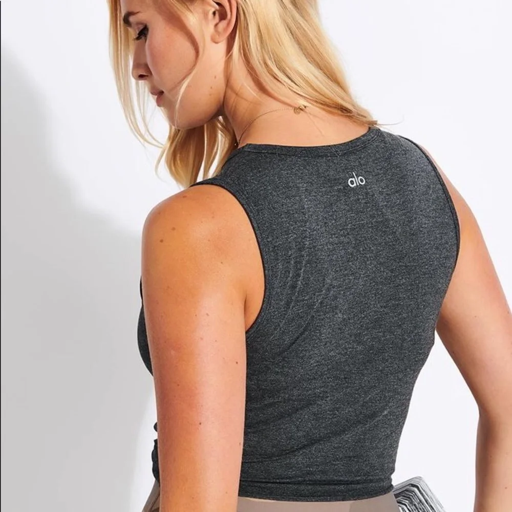 Alo Yoga in Anthracite Heather Top